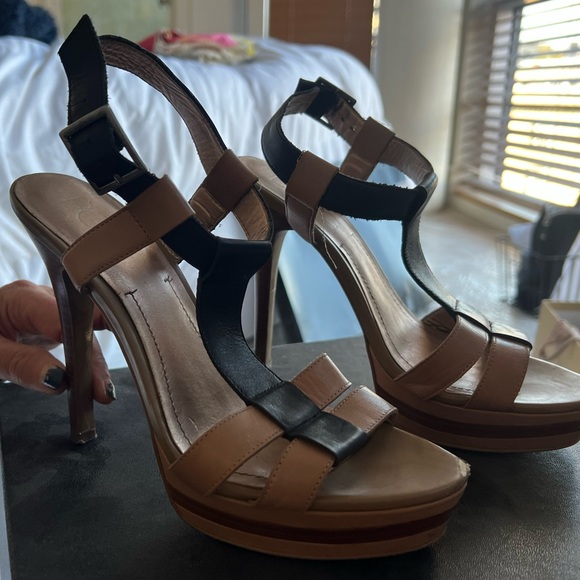 Size 38 BCBG - Picture 2 of 3